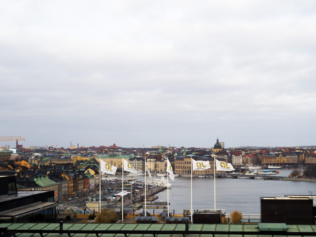 Kielikuulumisia Tukholman kattojen yltä
